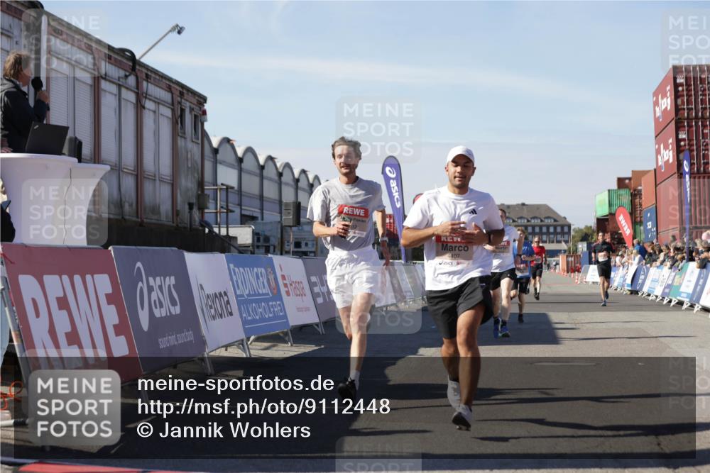 03.10.2025 - Köhlbrandbrückenlauf Jannik Wohlers http://msf.ph/oto/9112448 03.10.2025 13:01:00 Ziel 4069, 4140, 4177, 4407, 4425, 4512, 4820, 6464 meine-sportfotos.de