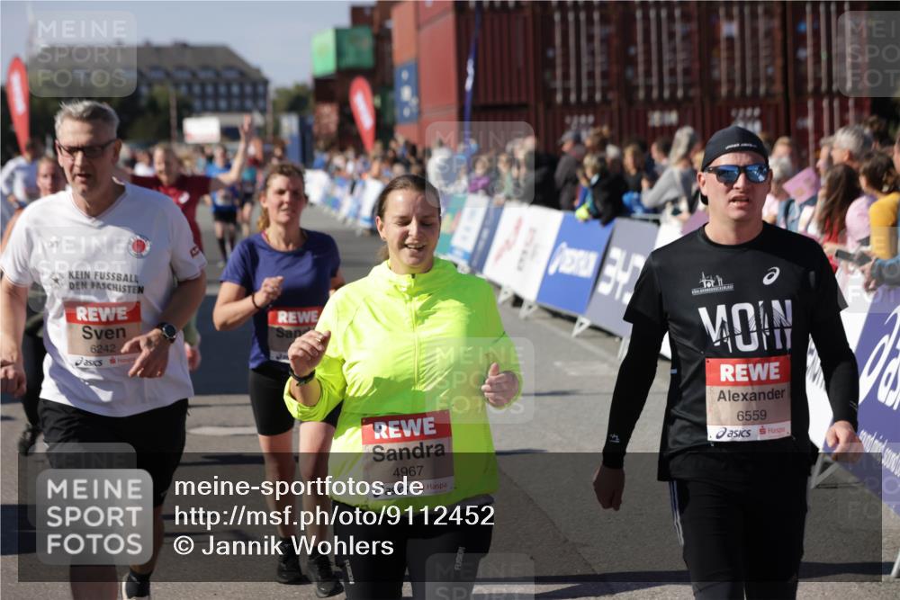 03.10.2025 - Köhlbrandbrückenlauf Jannik Wohlers http://msf.ph/oto/9112452 03.10.2025 13:31:17 Ziel 4800, 4967, 5030, 5310, 5362, 5378, 5772, 5773, 6242, 6243, 6375, 6559, 6731 meine-sportfotos.de