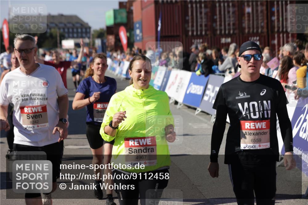 03.10.2025 - Köhlbrandbrückenlauf Jannik Wohlers http://msf.ph/oto/9112458 03.10.2025 13:31:18 Ziel 4800, 4967, 5030, 5310, 5362, 5378, 5772, 5773, 6242, 6243, 6559, 6731 meine-sportfotos.de