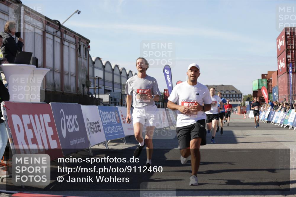 03.10.2025 - Köhlbrandbrückenlauf Jannik Wohlers http://msf.ph/oto/9112460 03.10.2025 13:01:00 Ziel 4069, 4140, 4177, 4407, 4425, 4512, 4820, 6464 meine-sportfotos.de
