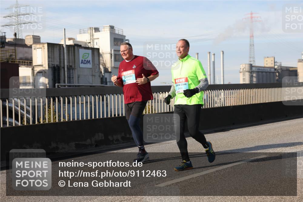 03.10.2025 - Köhlbrandbrückenlauf Lena Gebhardt http://msf.ph/oto/9112463 03.10.2025 10:16:03 Position 2 3349, 2480 meine-sportfotos.de