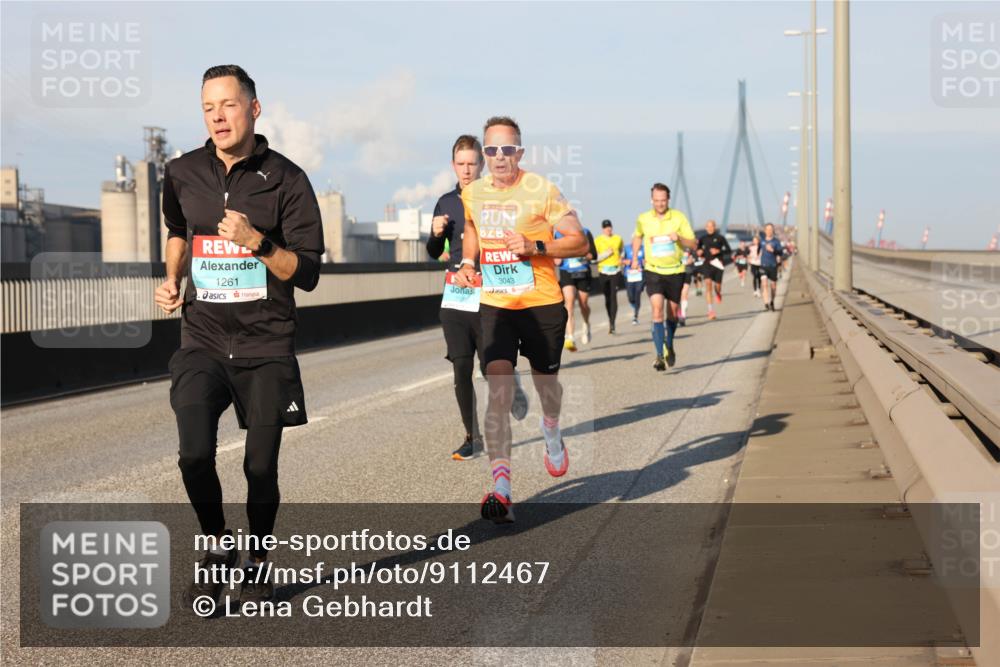 03.10.2025 - Köhlbrandbrückenlauf Lena Gebhardt http://msf.ph/oto/9112467 03.10.2025 09:42:27 Position 2 1261, 3043 meine-sportfotos.de