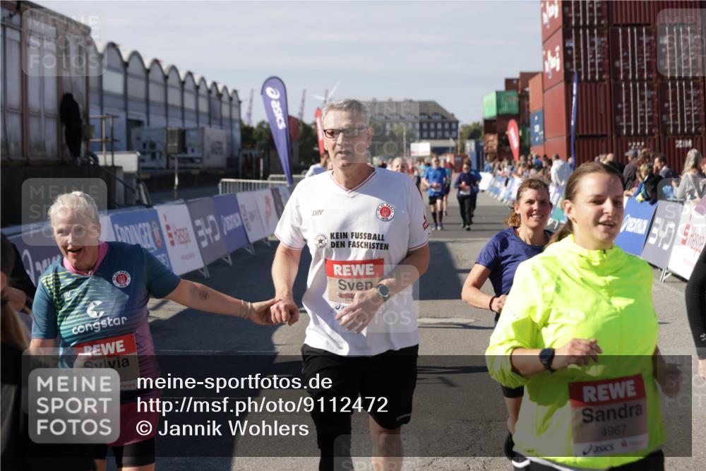 03.10.2025 - Köhlbrandbrückenlauf Jannik Wohlers http://msf.ph/oto/9112472 03.10.2025 13:31:18 Ziel 4800, 4967, 5030, 5310, 5362, 5378, 5772, 5773, 6242, 6243, 6559, 6731 meine-sportfotos.de