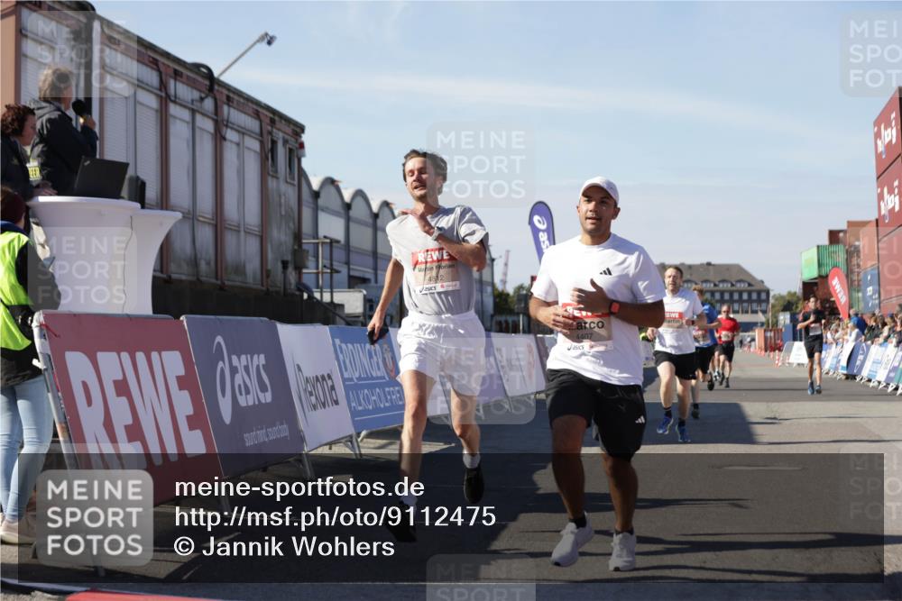03.10.2025 - Köhlbrandbrückenlauf Jannik Wohlers http://msf.ph/oto/9112475 03.10.2025 13:01:00 Ziel 4069, 4140, 4177, 4407, 4425, 4512, 4820, 6464 meine-sportfotos.de