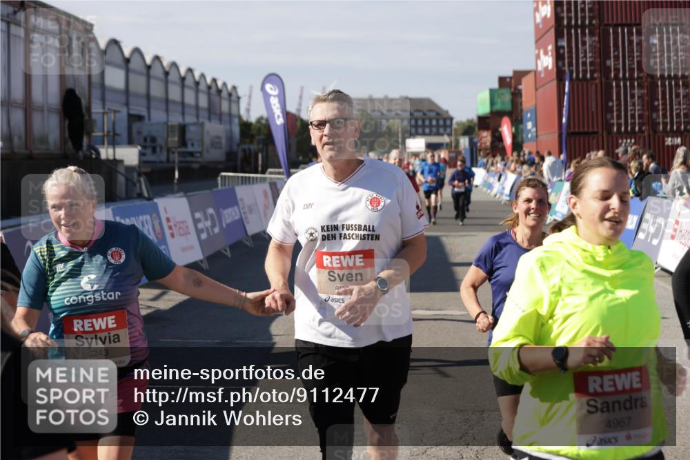 03.10.2025 - Köhlbrandbrückenlauf Jannik Wohlers http://msf.ph/oto/9112477 03.10.2025 13:31:18 Ziel 4800, 4967, 5030, 5310, 5362, 5378, 5772, 5773, 6242, 6243, 6559, 6731 meine-sportfotos.de