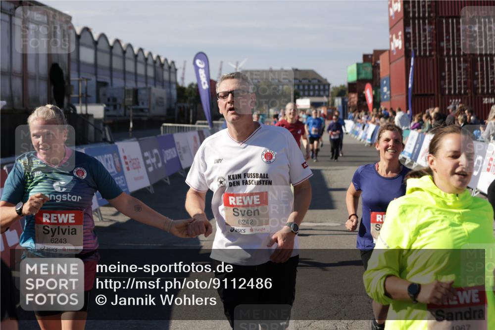 03.10.2025 - Köhlbrandbrückenlauf Jannik Wohlers http://msf.ph/oto/9112486 03.10.2025 13:31:18 Ziel 4800, 4967, 5030, 5310, 5362, 5378, 5772, 5773, 6242, 6243, 6559, 6731 meine-sportfotos.de