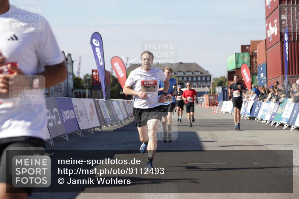 03.10.2025 - Köhlbrandbrückenlauf Jannik Wohlers http://msf.ph/oto/9112493 03.10.2025 13:01:01 Ziel 4039, 4069, 4140, 4177, 4407, 4425, 4512, 4820, 6464 meine-sportfotos.de