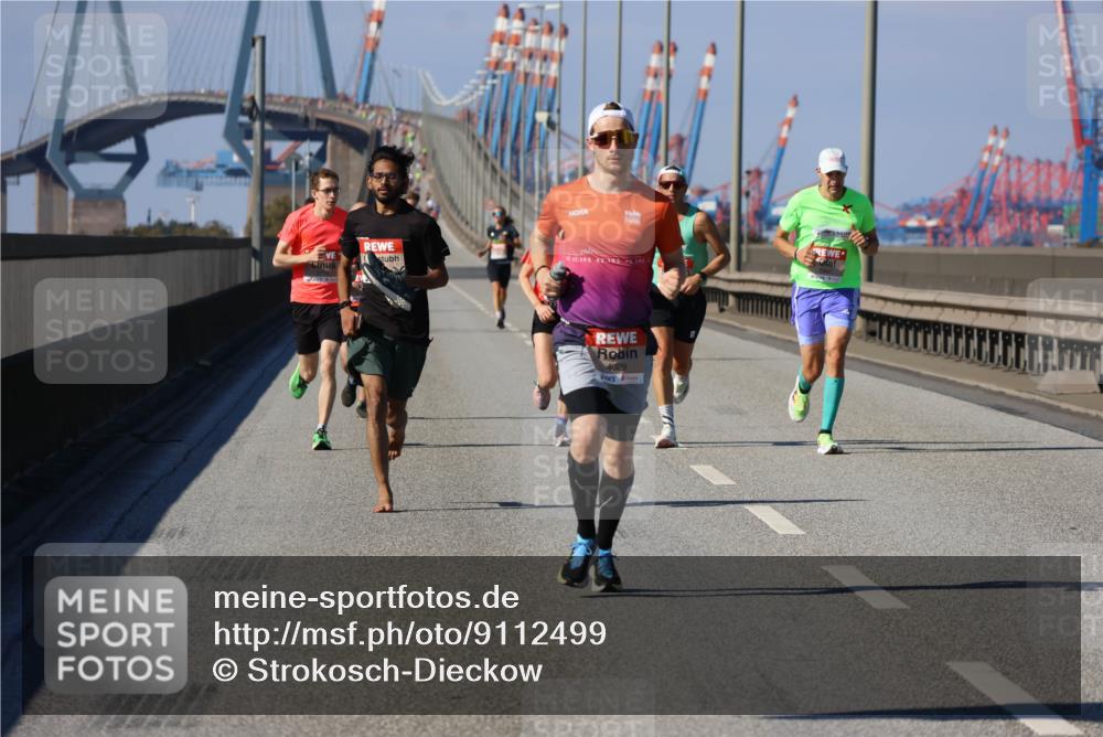 03.10.2025 - Köhlbrandbrückenlauf Strokosch-Dieckow http://msf.ph/oto/9112499 03.10.2025 12:41:37 Position 3 42, 195, 42, 1952, 195, 4029 meine-sportfotos.de