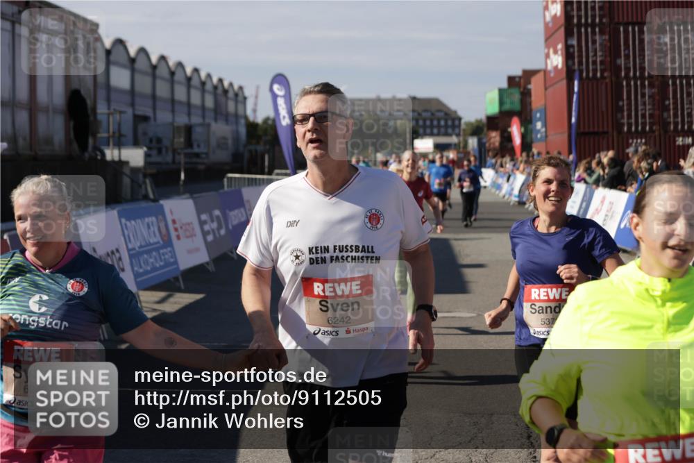 03.10.2025 - Köhlbrandbrückenlauf Jannik Wohlers http://msf.ph/oto/9112505 03.10.2025 13:31:19 Ziel 4800, 4967, 5030, 5310, 5362, 5378, 5518, 5519, 5772, 5773, 6242, 6243, 6559, 6731 meine-sportfotos.de