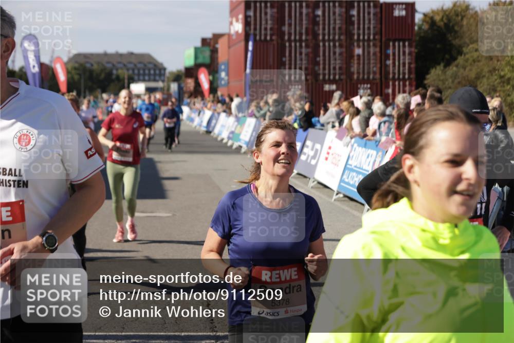 03.10.2025 - Köhlbrandbrückenlauf Jannik Wohlers http://msf.ph/oto/9112509 03.10.2025 13:31:19 Ziel 4800, 4967, 5030, 5310, 5362, 5378, 5518, 5519, 5772, 5773, 6242, 6243, 6559, 6731 meine-sportfotos.de