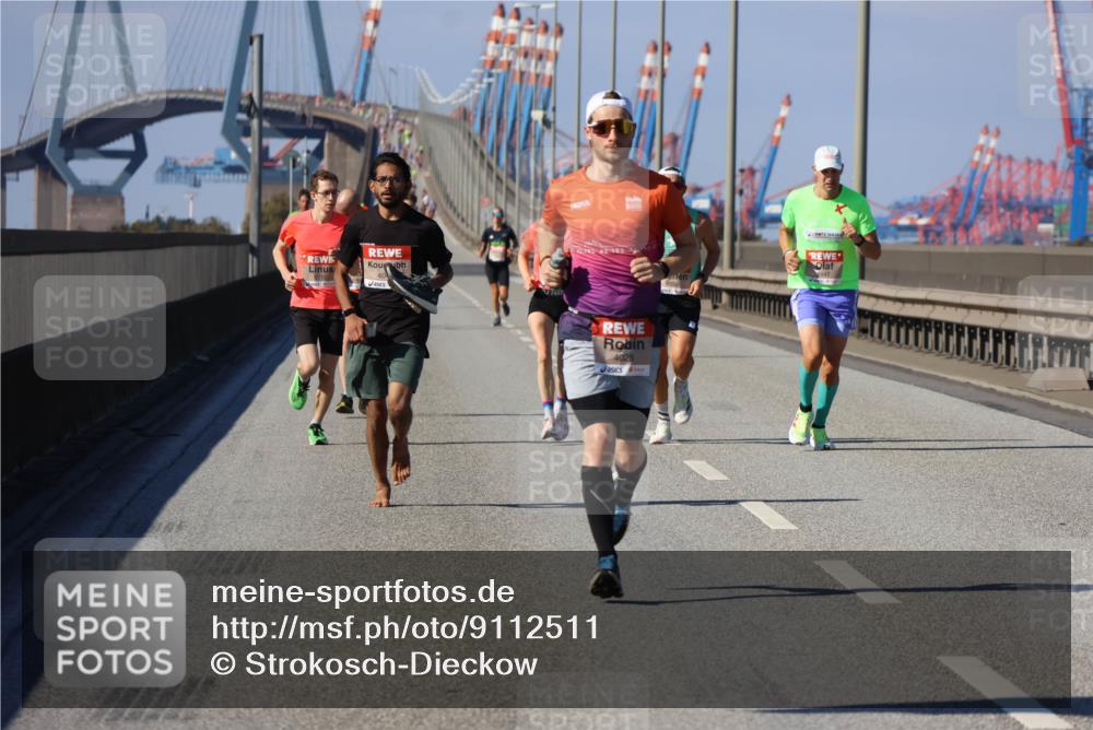 03.10.2025 - Köhlbrandbrückenlauf Strokosch-Dieckow http://msf.ph/oto/9112511 03.10.2025 12:41:37 Position 3 40, 1942, 195195, 4029, 5947 meine-sportfotos.de