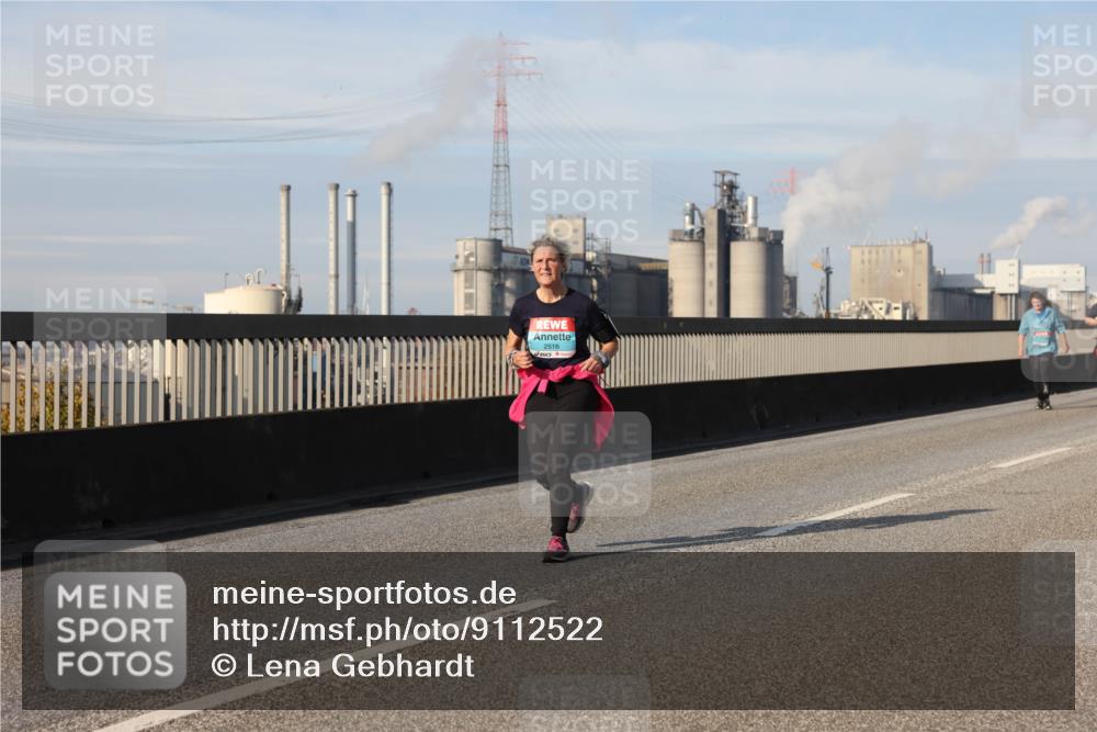 03.10.2025 - Köhlbrandbrückenlauf Lena Gebhardt http://msf.ph/oto/9112522 03.10.2025 10:16:10 Position 2 2516 meine-sportfotos.de