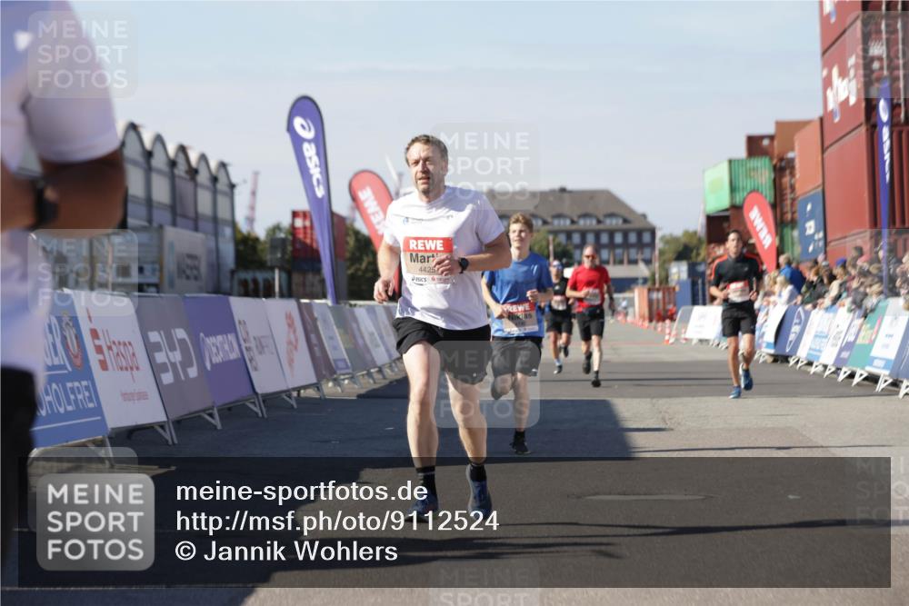 03.10.2025 - Köhlbrandbrückenlauf Jannik Wohlers http://msf.ph/oto/9112524 03.10.2025 13:01:02 Ziel 4039, 4069, 4140, 4177, 4407, 4425, 4512, 4820, 6464 meine-sportfotos.de