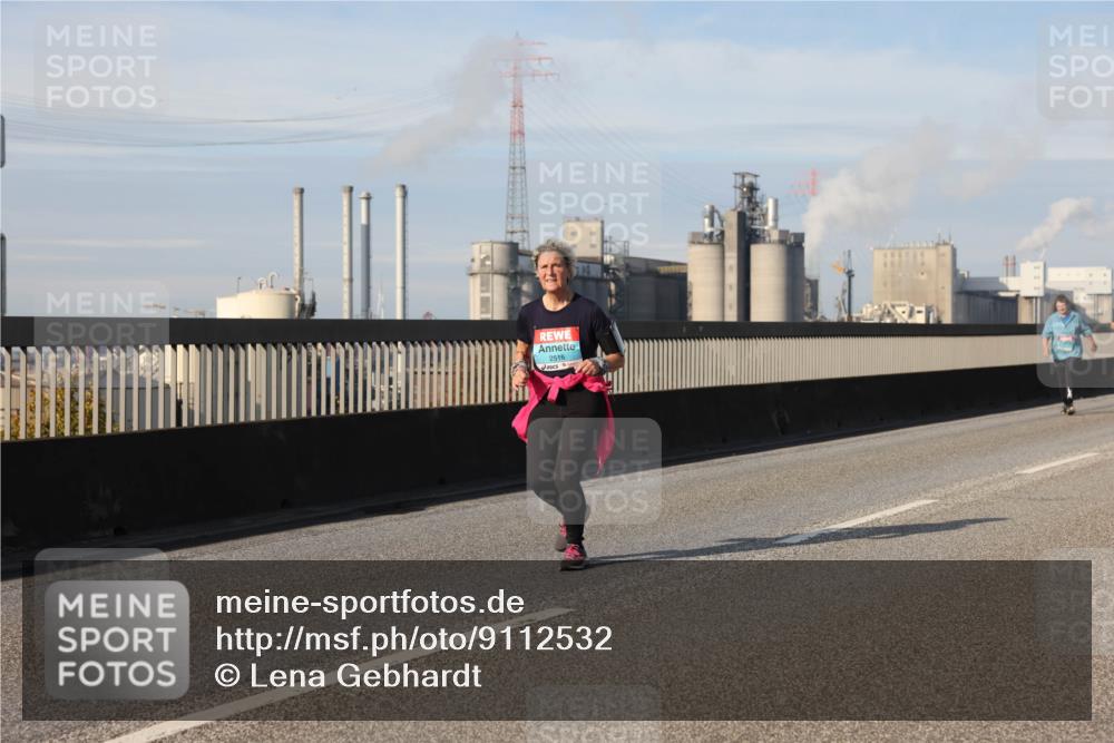 03.10.2025 - Köhlbrandbrückenlauf Lena Gebhardt http://msf.ph/oto/9112532 03.10.2025 10:16:10 Position 2 2516 meine-sportfotos.de