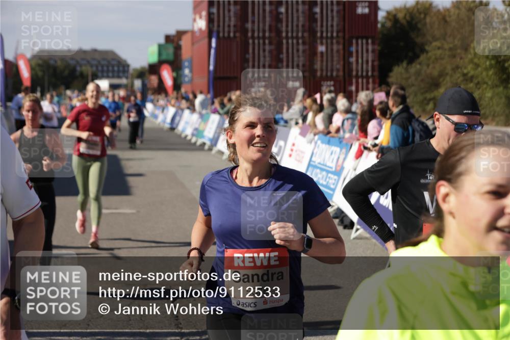 03.10.2025 - Köhlbrandbrückenlauf Jannik Wohlers http://msf.ph/oto/9112533 03.10.2025 13:31:19 Ziel 4800, 4967, 5030, 5310, 5362, 5378, 5518, 5519, 5772, 5773, 6242, 6243, 6559, 6731 meine-sportfotos.de