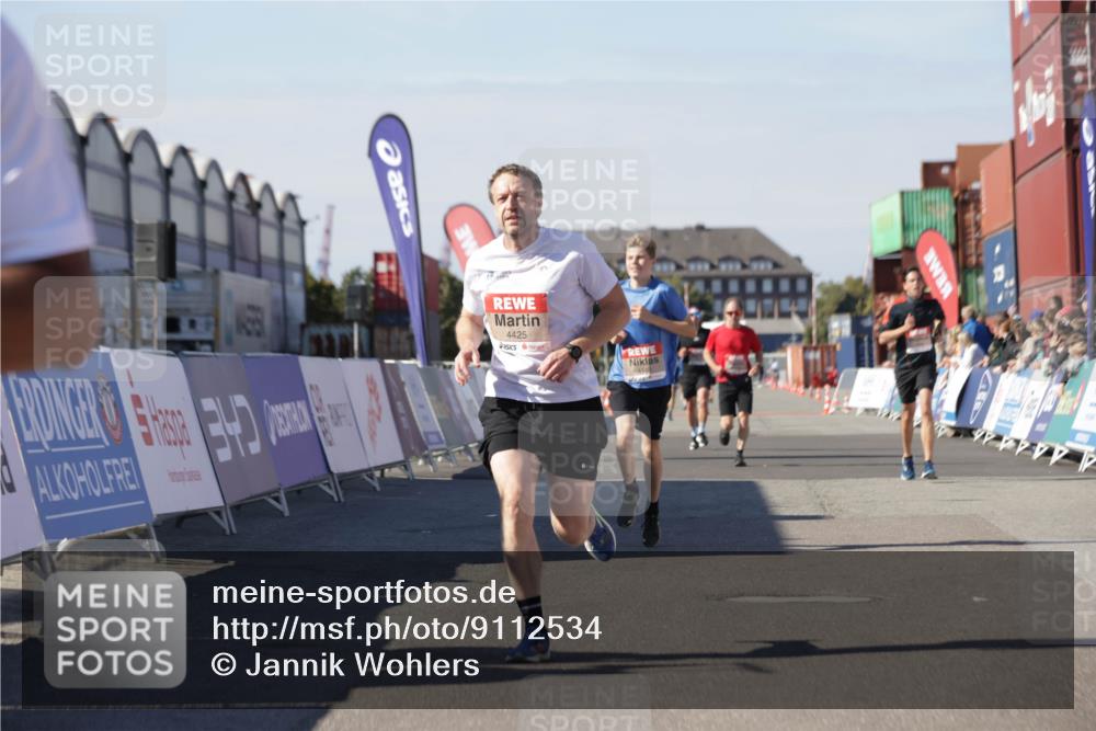 03.10.2025 - Köhlbrandbrückenlauf Jannik Wohlers http://msf.ph/oto/9112534 03.10.2025 13:01:02 Ziel 4039, 4069, 4140, 4177, 4407, 4425, 4512, 4820, 6464 meine-sportfotos.de
