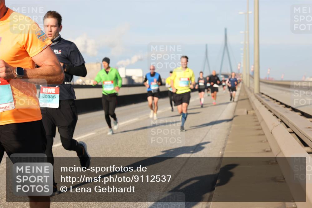 03.10.2025 - Köhlbrandbrückenlauf Lena Gebhardt http://msf.ph/oto/9112537 03.10.2025 09:42:28 Position 2 3136 meine-sportfotos.de