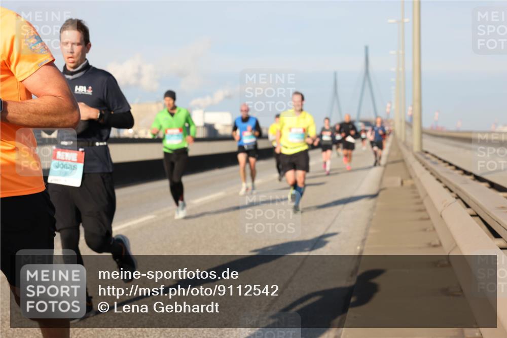 03.10.2025 - Köhlbrandbrückenlauf Lena Gebhardt http://msf.ph/oto/9112542 03.10.2025 09:42:28 Position 2  meine-sportfotos.de