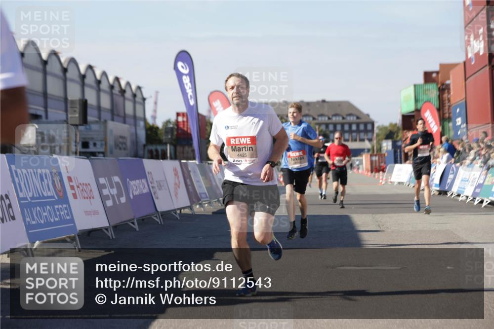 03.10.2025 - Köhlbrandbrückenlauf Jannik Wohlers http://msf.ph/oto/9112543 03.10.2025 13:01:02 Ziel 4039, 4069, 4140, 4177, 4407, 4425, 4512, 4820, 6464 meine-sportfotos.de