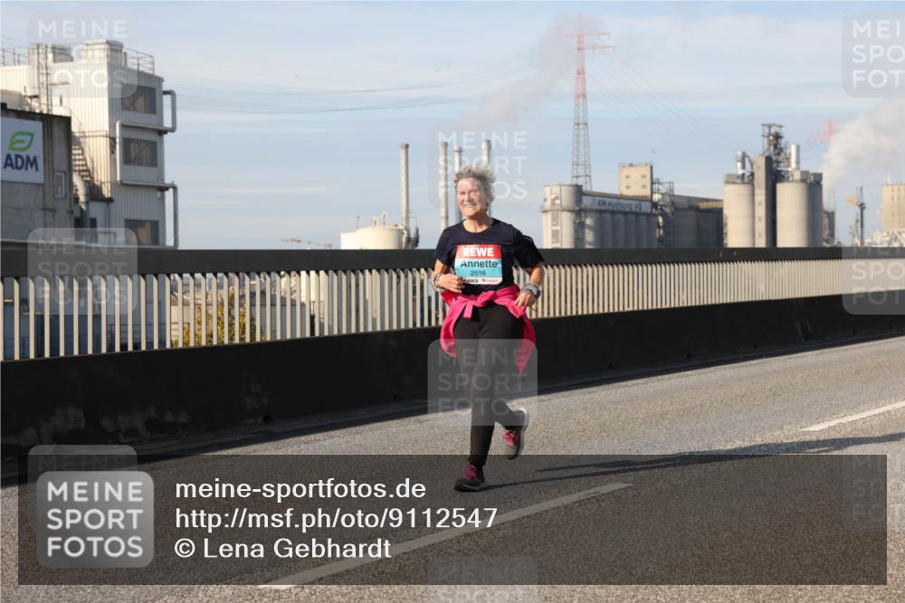 03.10.2025 - Köhlbrandbrückenlauf Lena Gebhardt http://msf.ph/oto/9112547 03.10.2025 10:16:11 Position 2 2516 meine-sportfotos.de