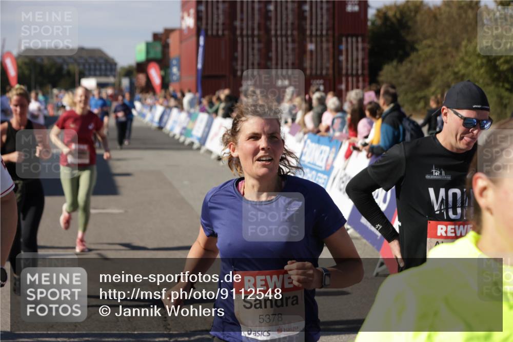 03.10.2025 - Köhlbrandbrückenlauf Jannik Wohlers http://msf.ph/oto/9112548 03.10.2025 13:31:19 Ziel 4800, 4967, 5030, 5310, 5362, 5378, 5518, 5519, 5772, 5773, 6242, 6243, 6559, 6731 meine-sportfotos.de