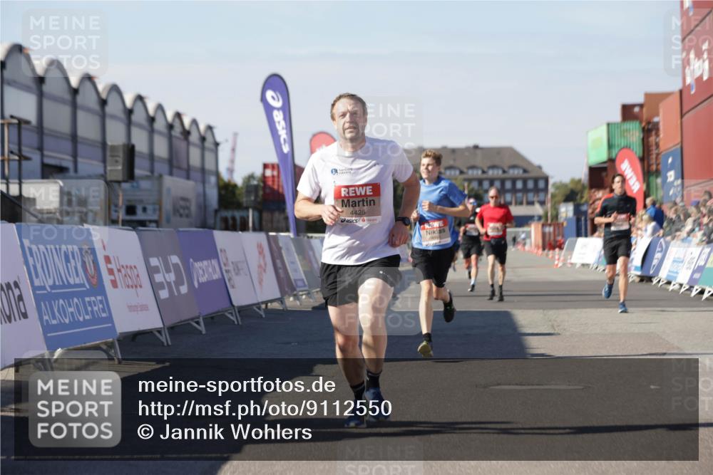 03.10.2025 - Köhlbrandbrückenlauf Jannik Wohlers http://msf.ph/oto/9112550 03.10.2025 13:01:02 Ziel 4039, 4069, 4140, 4177, 4407, 4425, 4512, 4820, 6464 meine-sportfotos.de