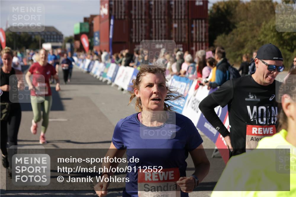 03.10.2025 - Köhlbrandbrückenlauf Jannik Wohlers http://msf.ph/oto/9112552 03.10.2025 13:31:19 Ziel 4800, 4967, 5030, 5310, 5362, 5378, 5518, 5519, 5772, 5773, 6242, 6243, 6559, 6731 meine-sportfotos.de