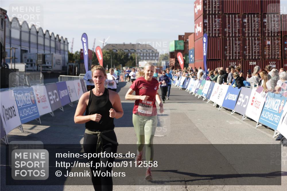 03.10.2025 - Köhlbrandbrückenlauf Jannik Wohlers http://msf.ph/oto/9112558 03.10.2025 13:31:20 Ziel 4800, 4967, 5030, 5310, 5362, 5378, 5518, 5519, 5772, 5773, 6242, 6243, 6559, 6731 meine-sportfotos.de