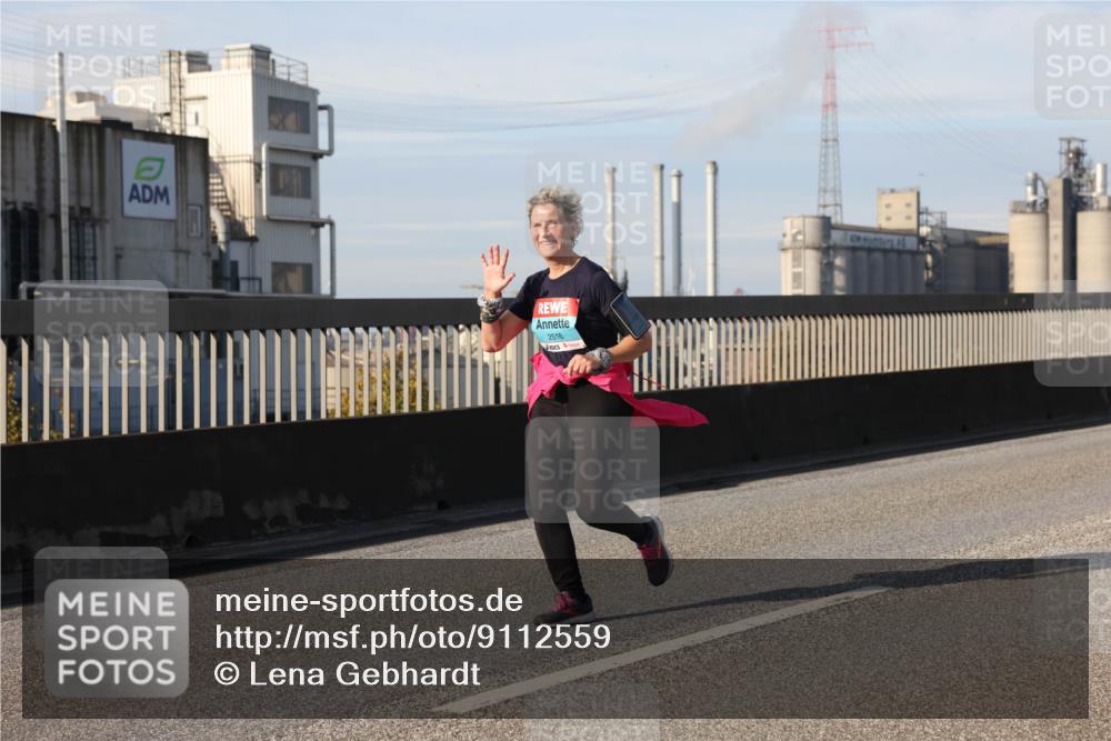 03.10.2025 - Köhlbrandbrückenlauf Lena Gebhardt http://msf.ph/oto/9112559 03.10.2025 10:16:11 Position 2 2516 meine-sportfotos.de
