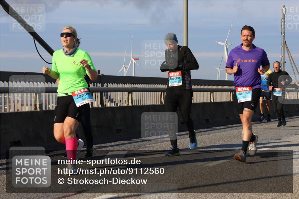 03.10.2025 - Köhlbrandbrückenlauf Strokosch-Dieckow http://msf.ph/oto/9112560 03.10.2025 09:46:01 Position 2 2821, 3380, 2990 meine-sportfotos.de
