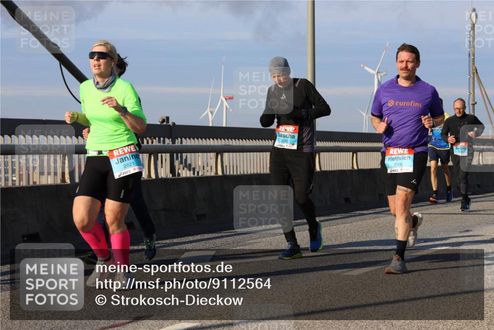 03.10.2025 - Köhlbrandbrückenlauf Strokosch-Dieckow http://msf.ph/oto/9112564 03.10.2025 09:46:02 Position 2 2821, 3380, 2990 meine-sportfotos.de