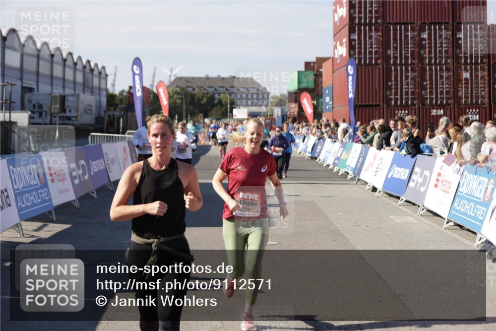03.10.2025 - Köhlbrandbrückenlauf Jannik Wohlers http://msf.ph/oto/9112571 03.10.2025 13:31:20 Ziel 4800, 4967, 5030, 5310, 5362, 5378, 5518, 5519, 5772, 5773, 6242, 6243, 6559, 6731 meine-sportfotos.de