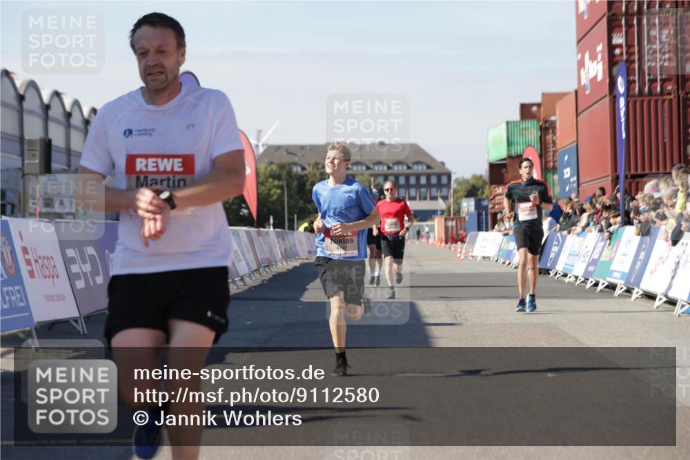 03.10.2025 - Köhlbrandbrückenlauf Jannik Wohlers http://msf.ph/oto/9112580 03.10.2025 13:01:03 Ziel 4039, 4069, 4140, 4177, 4407, 4425, 4512, 4820 meine-sportfotos.de