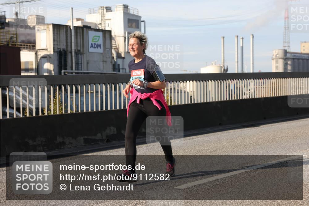 03.10.2025 - Köhlbrandbrückenlauf Lena Gebhardt http://msf.ph/oto/9112582 03.10.2025 10:16:12 Position 2  meine-sportfotos.de
