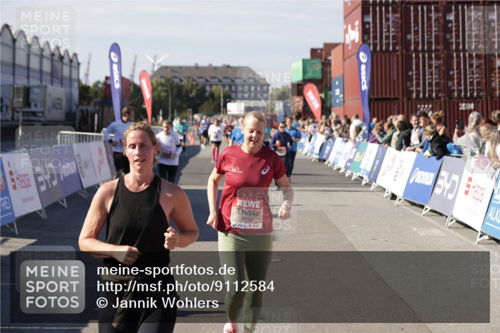 03.10.2025 - Köhlbrandbrückenlauf Jannik Wohlers http://msf.ph/oto/9112584 03.10.2025 13:31:20 Ziel 4800, 4967, 5030, 5310, 5362, 5378, 5518, 5519, 5772, 5773, 6242, 6243, 6559, 6731 meine-sportfotos.de