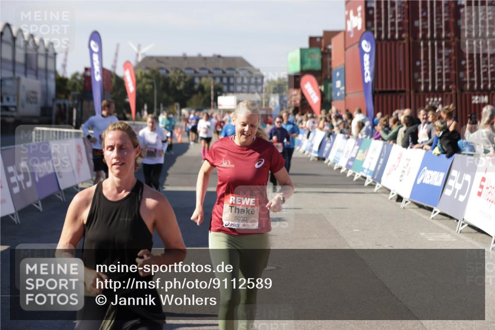 03.10.2025 - Köhlbrandbrückenlauf Jannik Wohlers http://msf.ph/oto/9112589 03.10.2025 13:31:20 Ziel 4800, 4967, 5030, 5310, 5362, 5378, 5518, 5519, 5772, 5773, 6242, 6243, 6559, 6731 meine-sportfotos.de