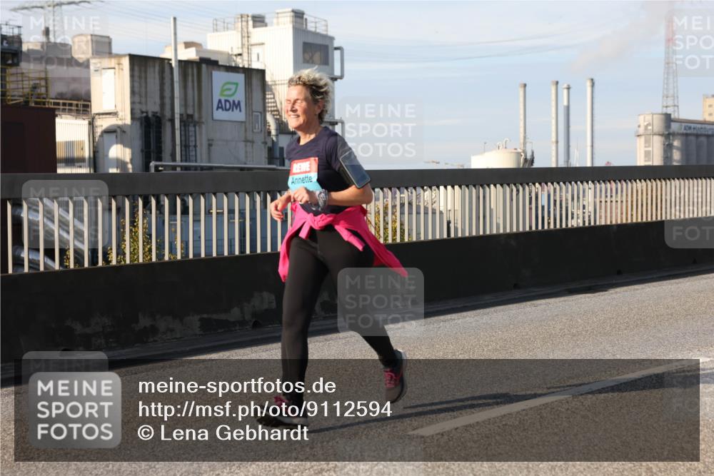 03.10.2025 - Köhlbrandbrückenlauf Lena Gebhardt http://msf.ph/oto/9112594 03.10.2025 10:16:12 Position 2  meine-sportfotos.de