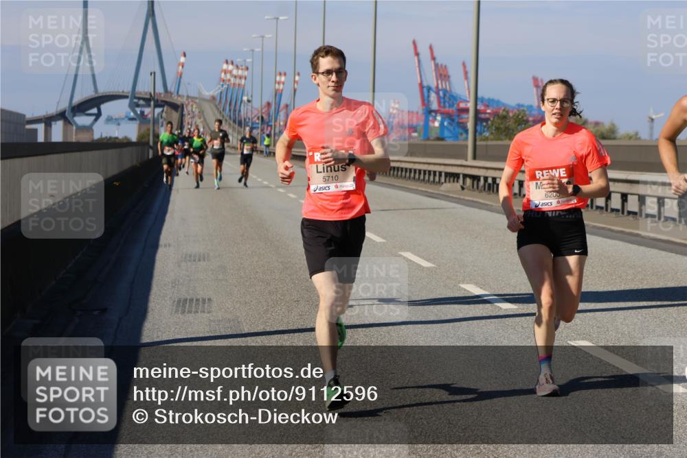03.10.2025 - Köhlbrandbrückenlauf Strokosch-Dieckow http://msf.ph/oto/9112596 03.10.2025 12:41:45 Position 3 5710, 6200 meine-sportfotos.de