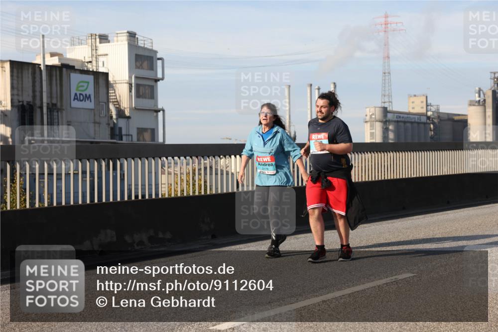 03.10.2025 - Köhlbrandbrückenlauf Lena Gebhardt http://msf.ph/oto/9112604 03.10.2025 10:16:21 Position 2 2178 meine-sportfotos.de