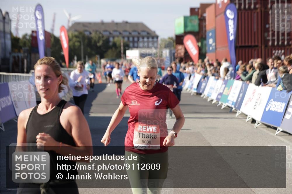 03.10.2025 - Köhlbrandbrückenlauf Jannik Wohlers http://msf.ph/oto/9112609 03.10.2025 13:31:20 Ziel 4800, 4967, 5030, 5310, 5362, 5378, 5518, 5519, 5772, 5773, 6242, 6243, 6559, 6731 meine-sportfotos.de