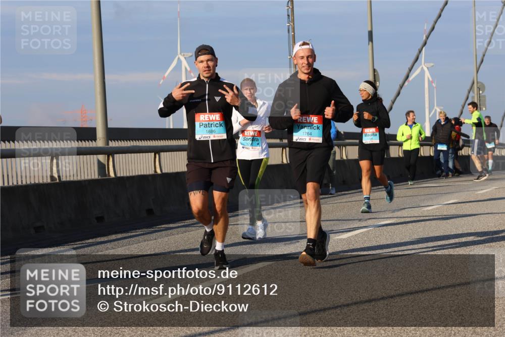 03.10.2025 - Köhlbrandbrückenlauf Strokosch-Dieckow http://msf.ph/oto/9112612 03.10.2025 09:46:05 Position 2 1886, 1742, 1764 meine-sportfotos.de