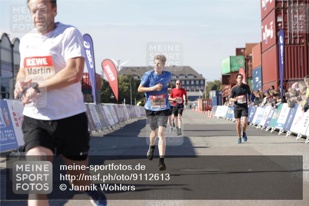 03.10.2025 - Köhlbrandbrückenlauf Jannik Wohlers http://msf.ph/oto/9112613 03.10.2025 13:01:03 Ziel 4039, 4069, 4140, 4177, 4407, 4425, 4512, 4820 meine-sportfotos.de
