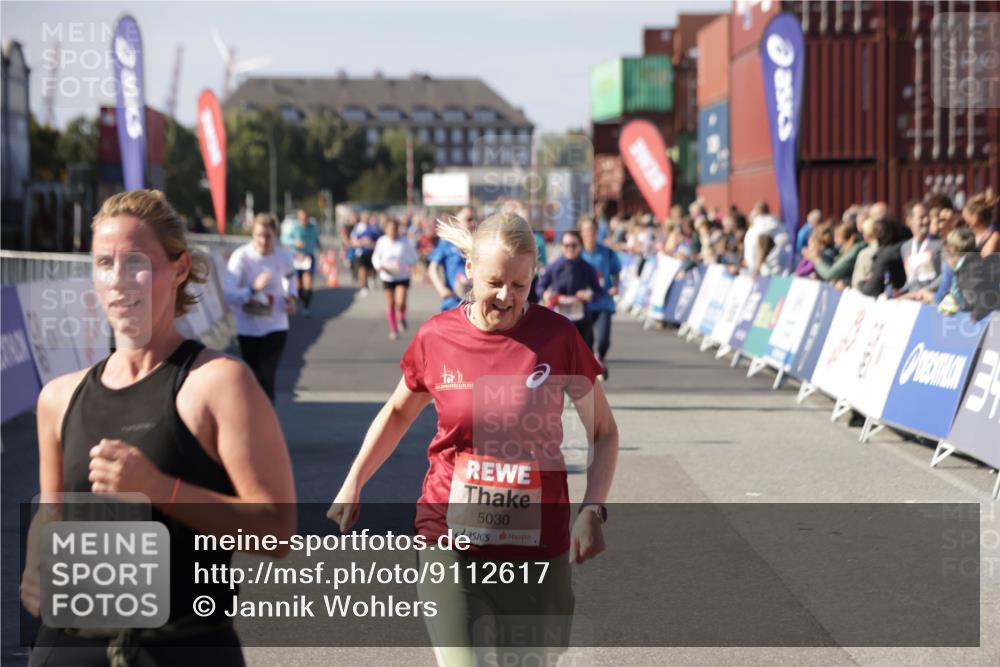 03.10.2025 - Köhlbrandbrückenlauf Jannik Wohlers http://msf.ph/oto/9112617 03.10.2025 13:31:21 Ziel 4800, 4967, 5030, 5310, 5362, 5378, 5518, 5519, 5772, 5773, 6242, 6243, 6559, 6597, 6731 meine-sportfotos.de