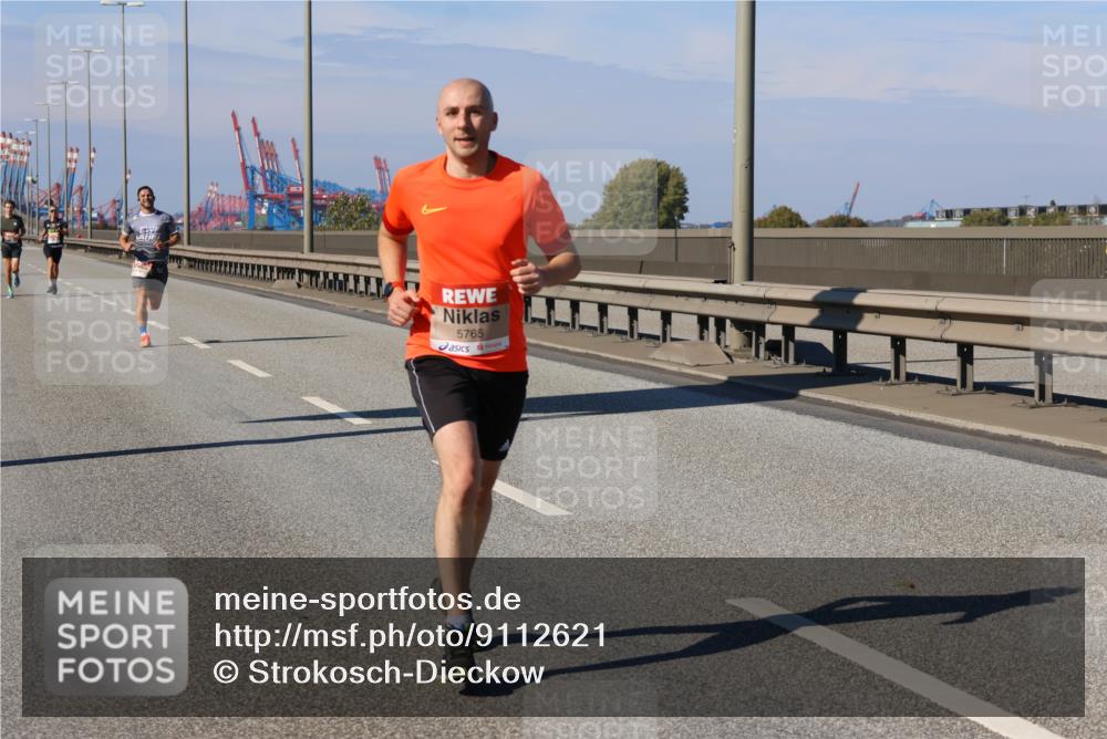 03.10.2025 - Köhlbrandbrückenlauf Strokosch-Dieckow http://msf.ph/oto/9112621 03.10.2025 12:41:47 Position 3 5765 meine-sportfotos.de
