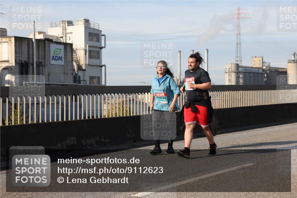 03.10.2025 - Köhlbrandbrückenlauf Lena Gebhardt http://msf.ph/oto/9112623 03.10.2025 10:16:21 Position 2 2178 meine-sportfotos.de