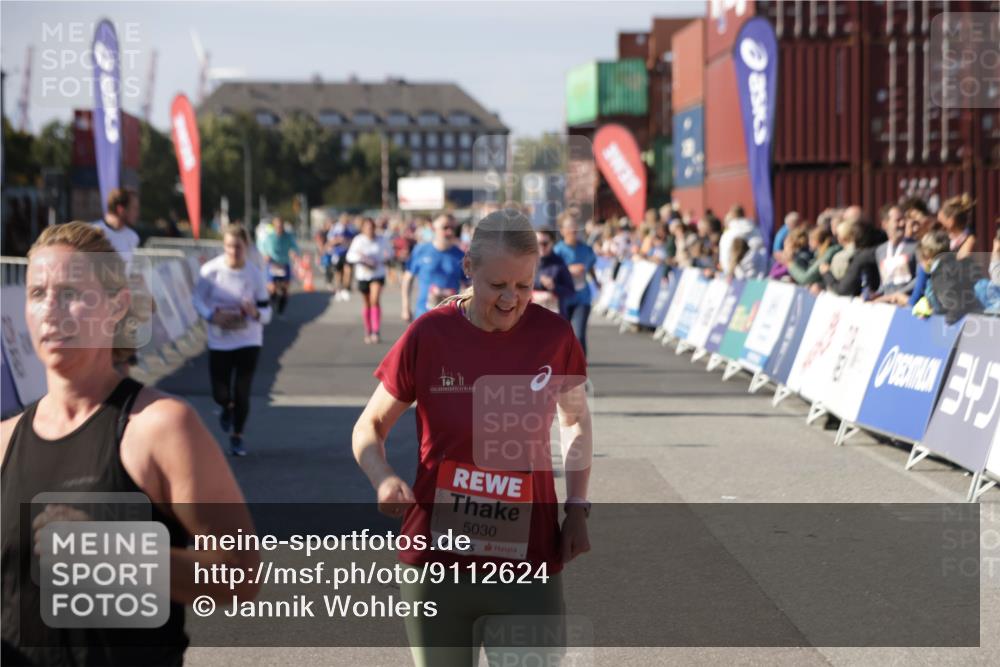 03.10.2025 - Köhlbrandbrückenlauf Jannik Wohlers http://msf.ph/oto/9112624 03.10.2025 13:31:21 Ziel 4800, 4967, 5030, 5310, 5362, 5378, 5518, 5519, 5772, 5773, 6242, 6243, 6559, 6597, 6731 meine-sportfotos.de