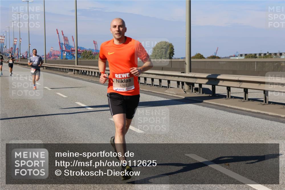 03.10.2025 - Köhlbrandbrückenlauf Strokosch-Dieckow http://msf.ph/oto/9112625 03.10.2025 12:41:48 Position 3 5765 meine-sportfotos.de