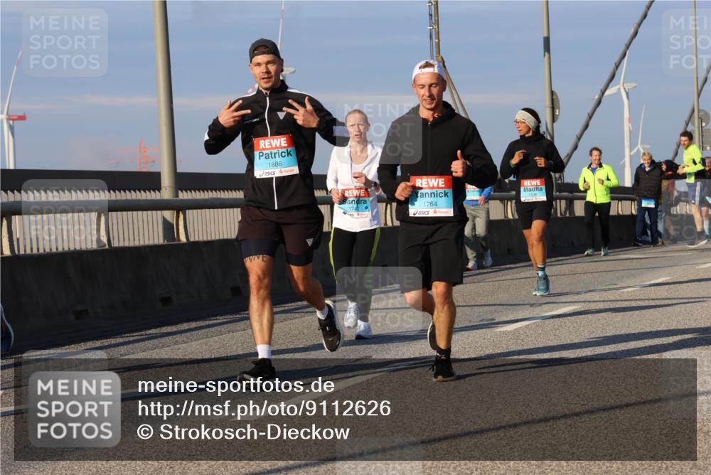 03.10.2025 - Köhlbrandbrückenlauf Strokosch-Dieckow http://msf.ph/oto/9112626 03.10.2025 09:46:05 Position 2 1886, 1764, 1742 meine-sportfotos.de