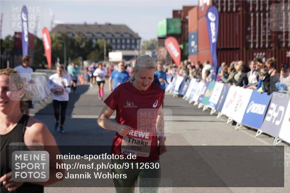 03.10.2025 - Köhlbrandbrückenlauf Jannik Wohlers http://msf.ph/oto/9112630 03.10.2025 13:31:21 Ziel 4800, 4967, 5030, 5310, 5362, 5378, 5518, 5519, 5772, 5773, 6242, 6243, 6559, 6597, 6731 meine-sportfotos.de