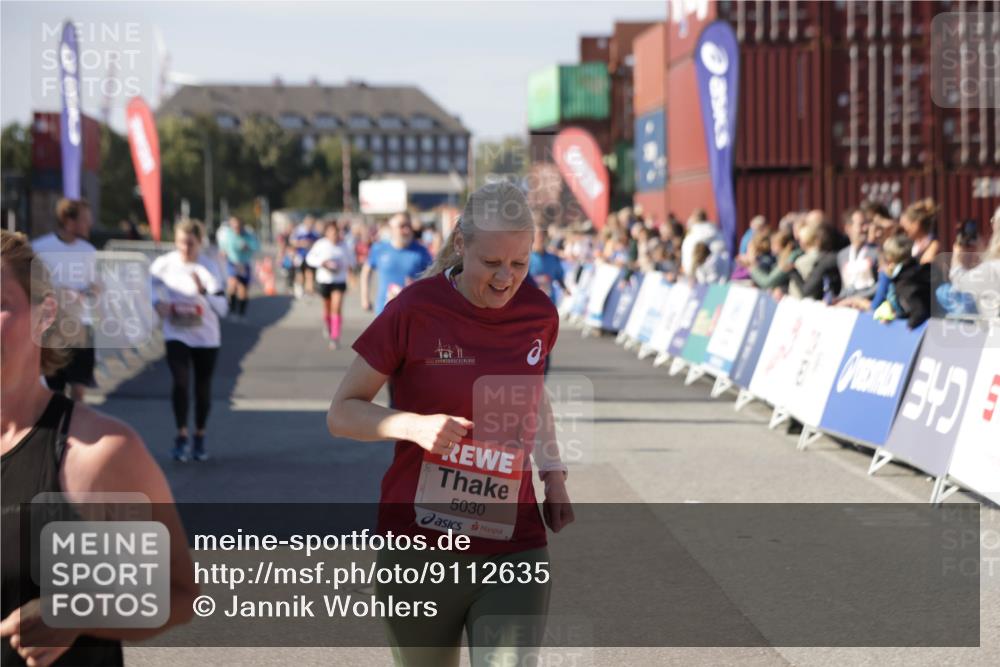 03.10.2025 - Köhlbrandbrückenlauf Jannik Wohlers http://msf.ph/oto/9112635 03.10.2025 13:31:21 Ziel 4800, 4967, 5030, 5310, 5362, 5378, 5518, 5519, 5772, 5773, 6242, 6243, 6559, 6597, 6731 meine-sportfotos.de